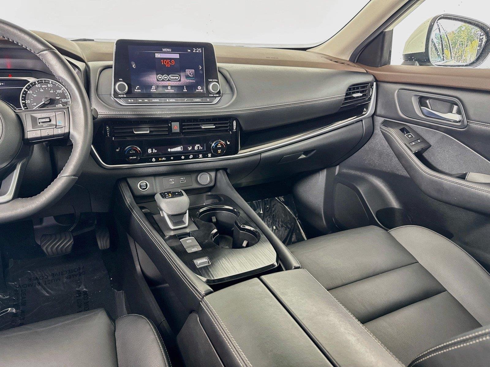Used 2023 Pearl White Tricoat Nissan SL image 23