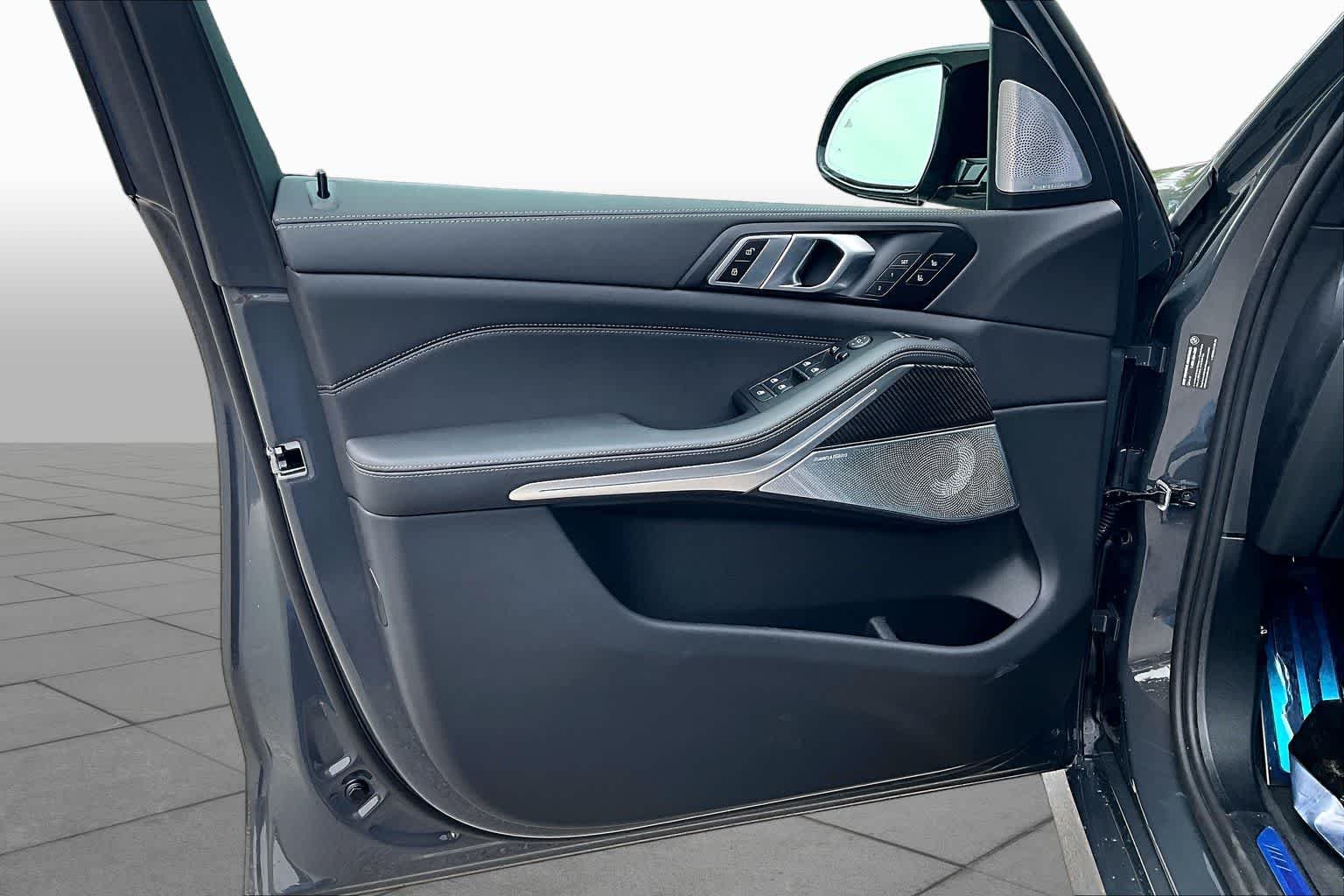 2026 BMW X5 M60i - Photo 10