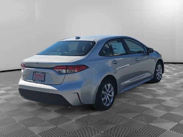 New 2027 Classic Silver Metallic Toyota LE image 4