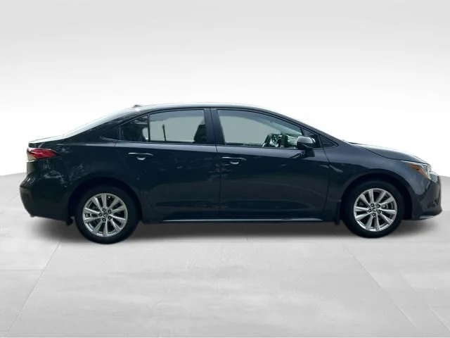 Used 2024  Toyota LE image 6