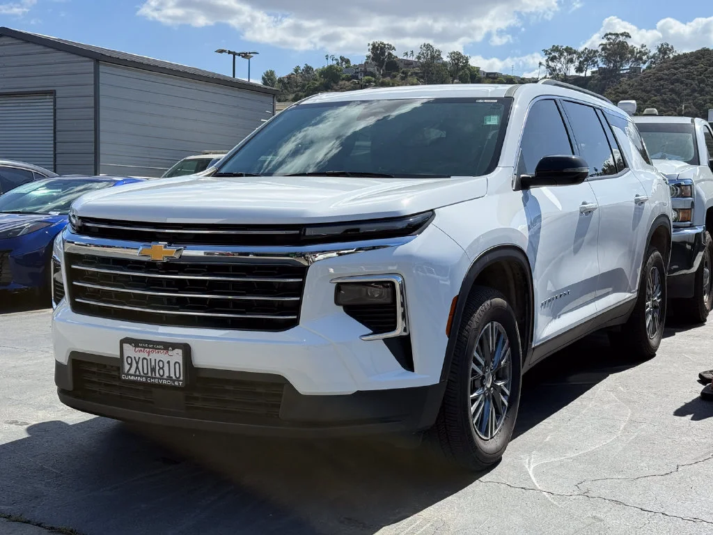 Used 2026 Summit White Chevrolet LT image 12