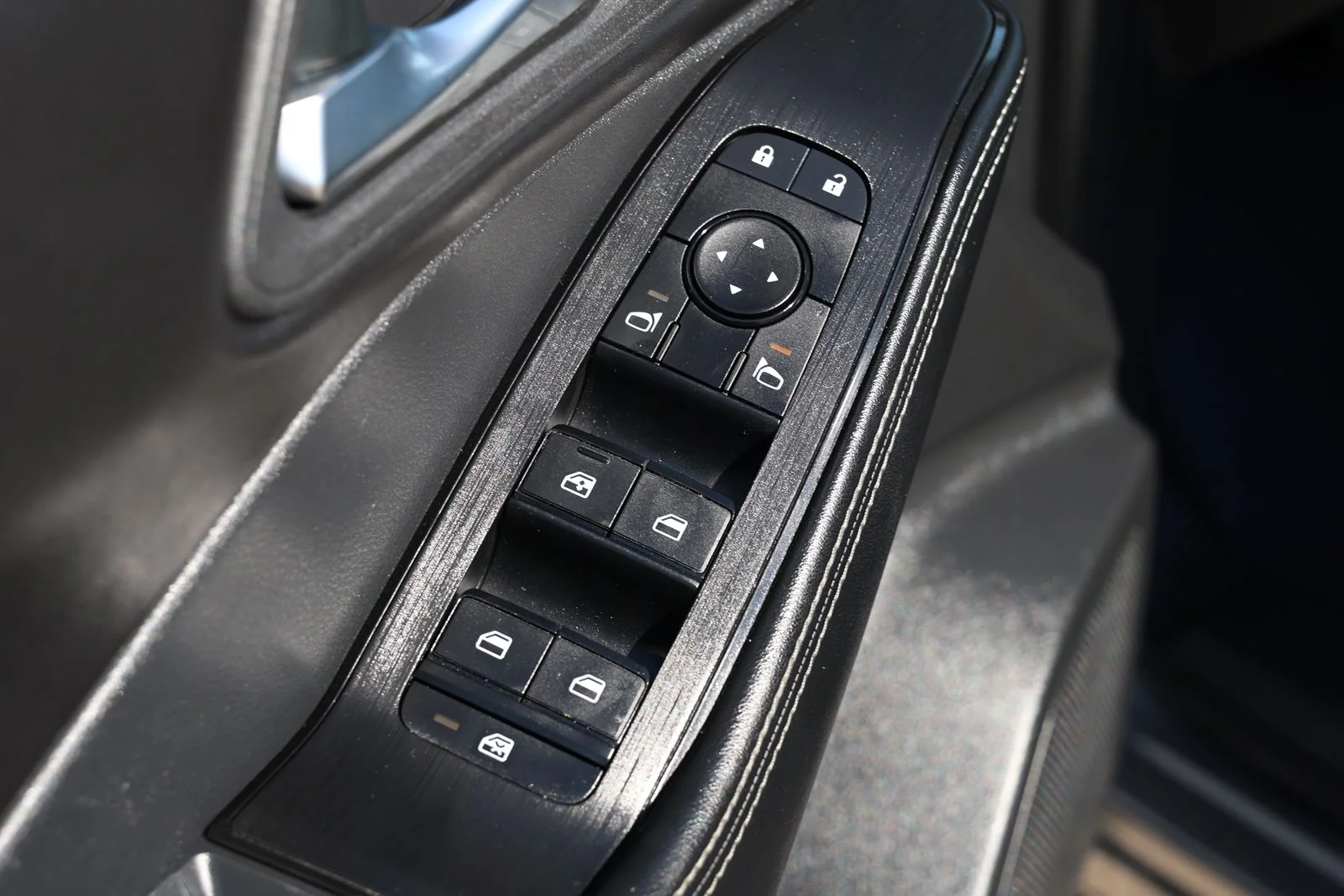 Used 2024 Gray Nissan SV image 26