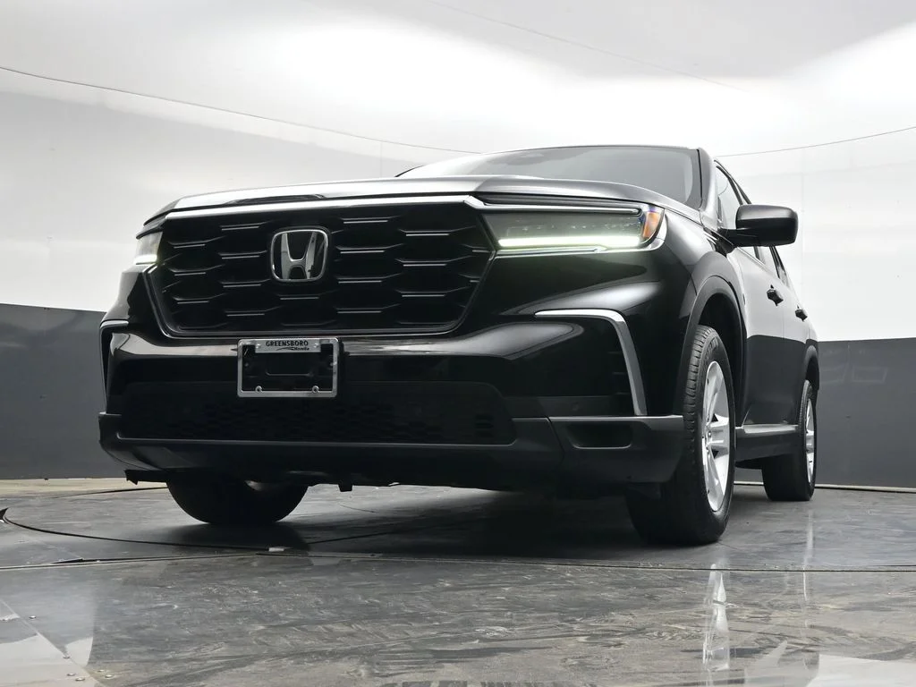 Used 2023 Crystal Black Pearl Honda LX image 32
