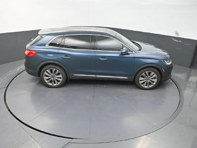 Used 2016 Blue Lincoln Reserve image 19