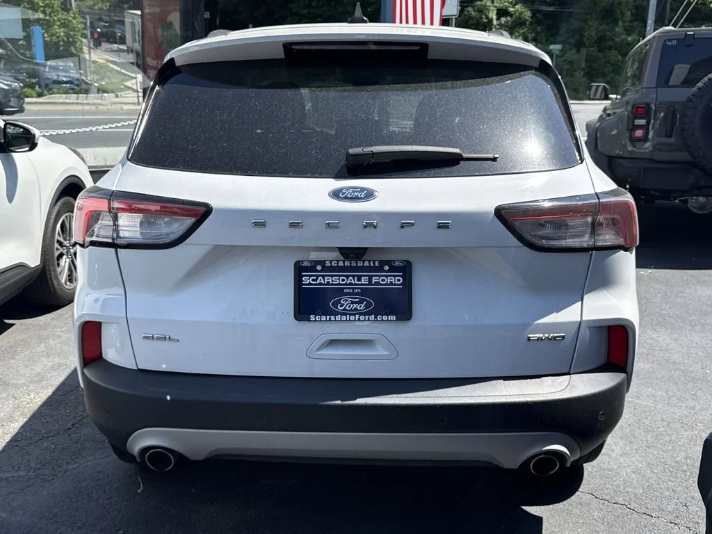 Used 2022 Oxford White Ford SEL image 10