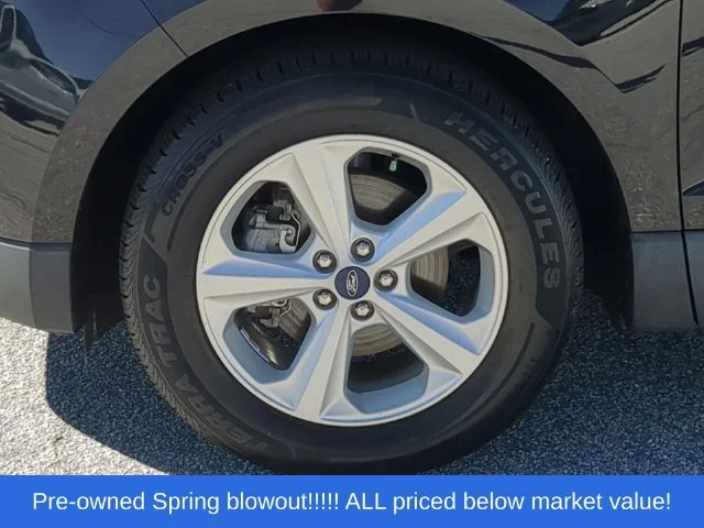 Used 2020 Black Ford SE image 18