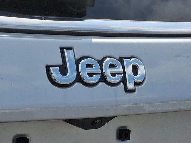 New 2026 Silver Zynith Metallic Clear-Coat Exterior Paint Jeep Limited image 11
