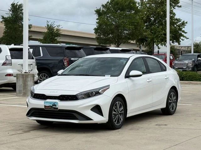 Used 2023 White Kia LXS image 8