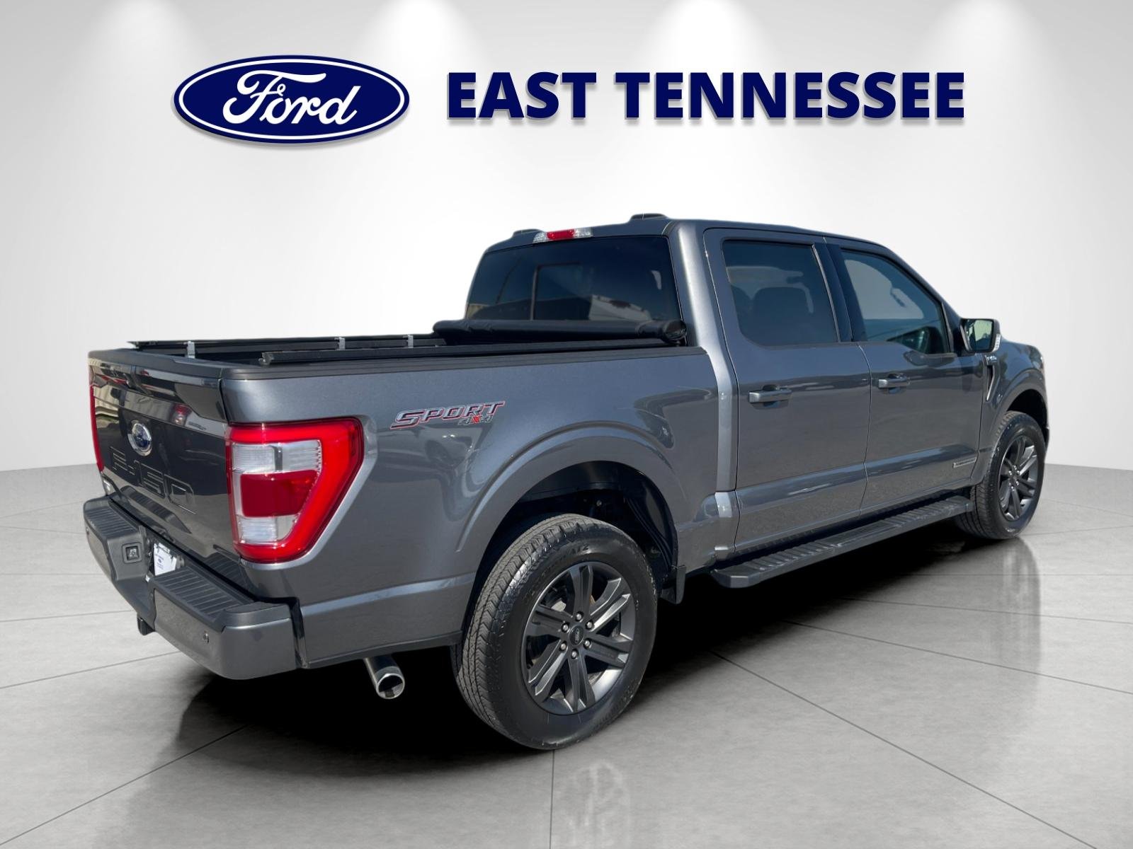 Used 2023 Gray Metallic Ford Lariat image 3