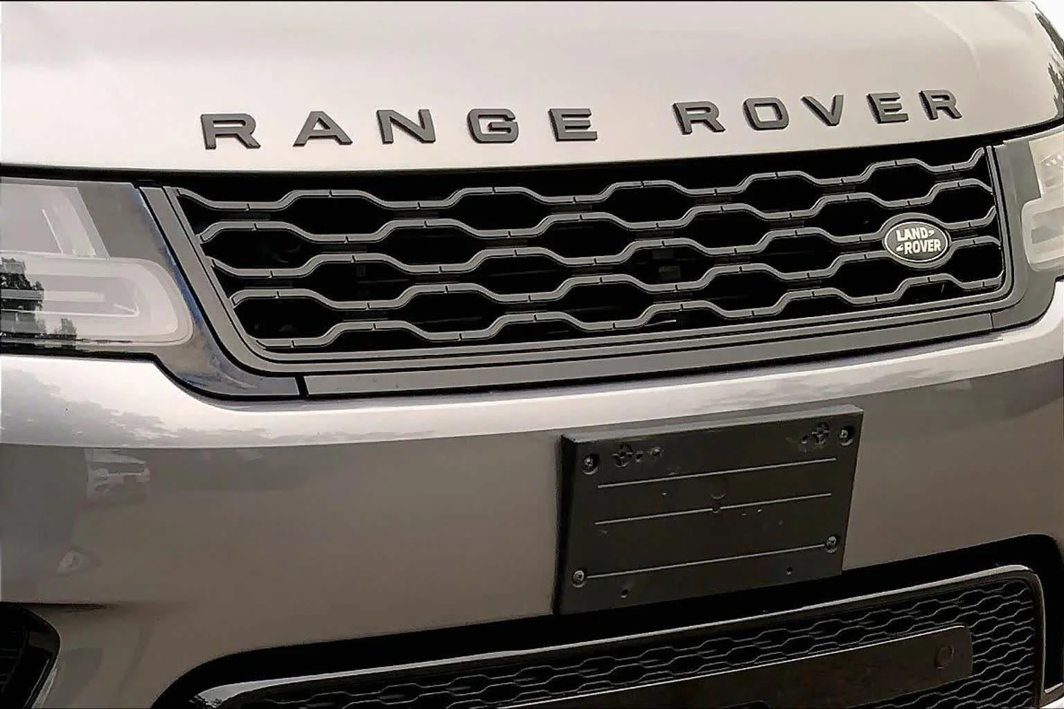 Used 2021 Eiger Grey Metallic Land Rover HSE Silver Edition image 29