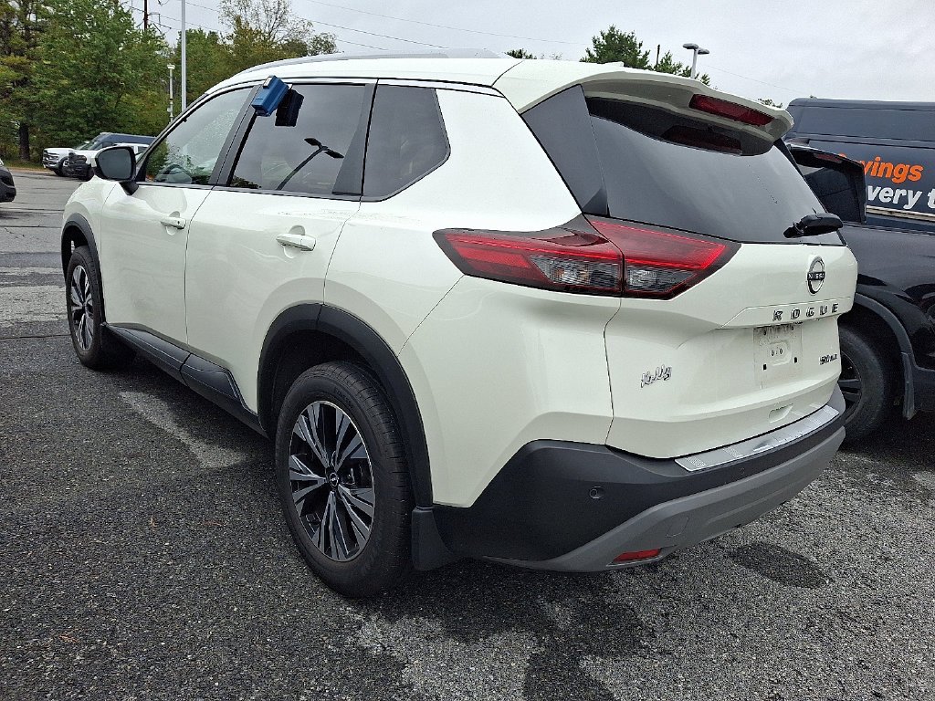 Used 2023 White Nissan SV image 4