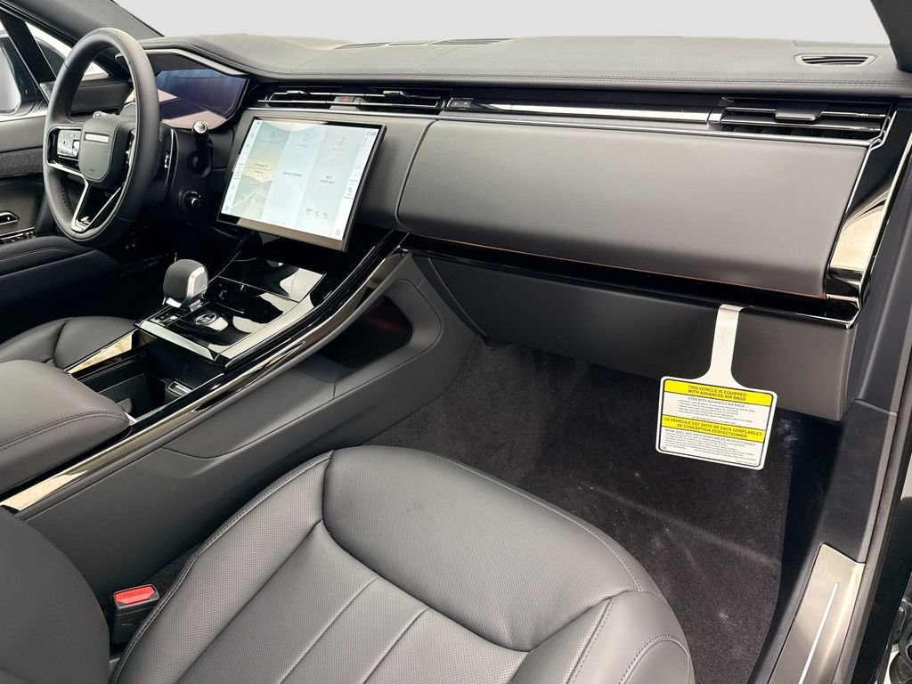 New 2026 Santorini Black Land Rover Dynamic SE image 16