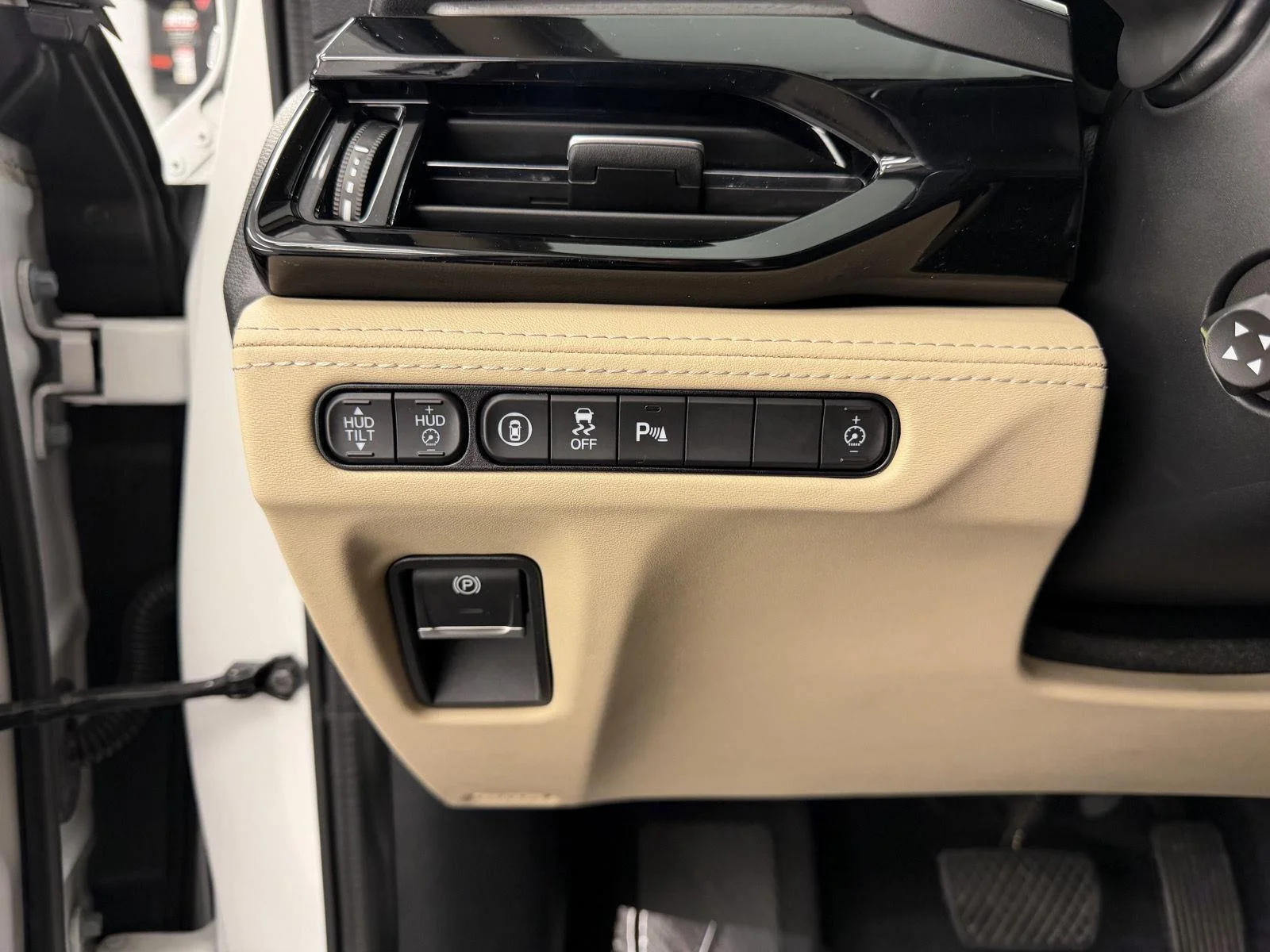 Used 2022 Platinum White Pearl Acura SH-AWD w/Advance image 17