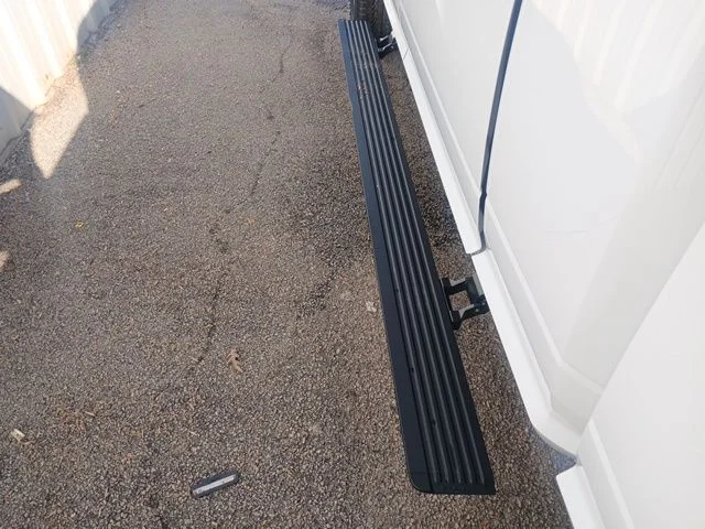 New 2026 Bright White Clear-Coat Exterior Paint RAM Laramie image 11