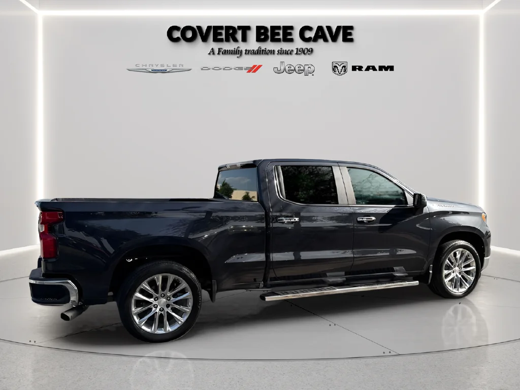 Used 2022 Gray Chevrolet LT image 12