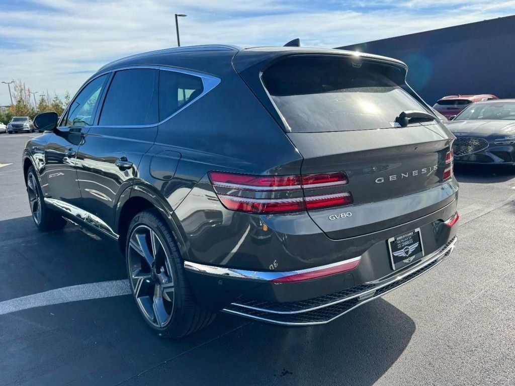 Certified Used 2026 Makalu Gray Genesis 3.5T Prestige image 5