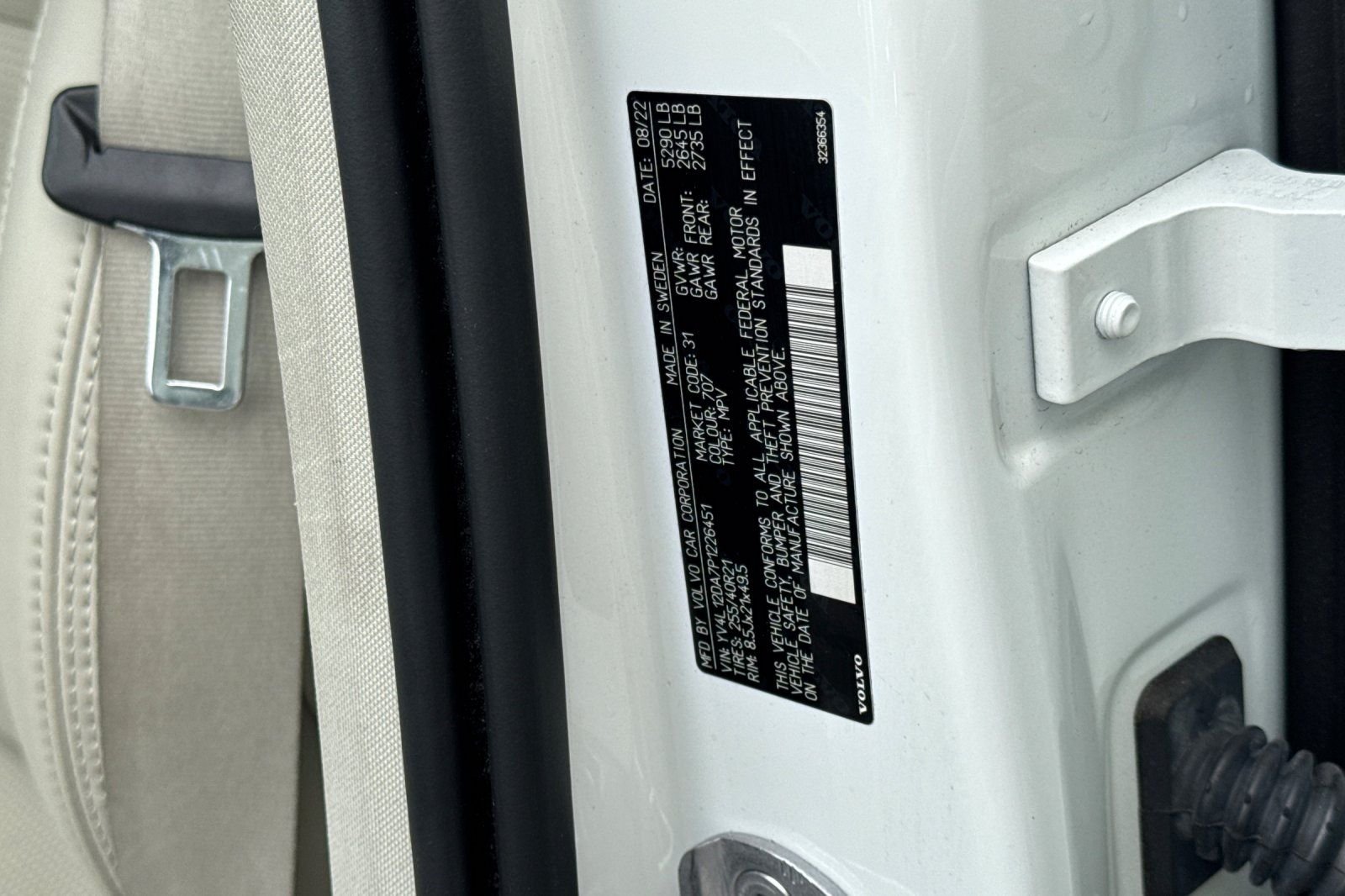 Used 2023 White Volvo B5 Ultimate Bright Theme image 35