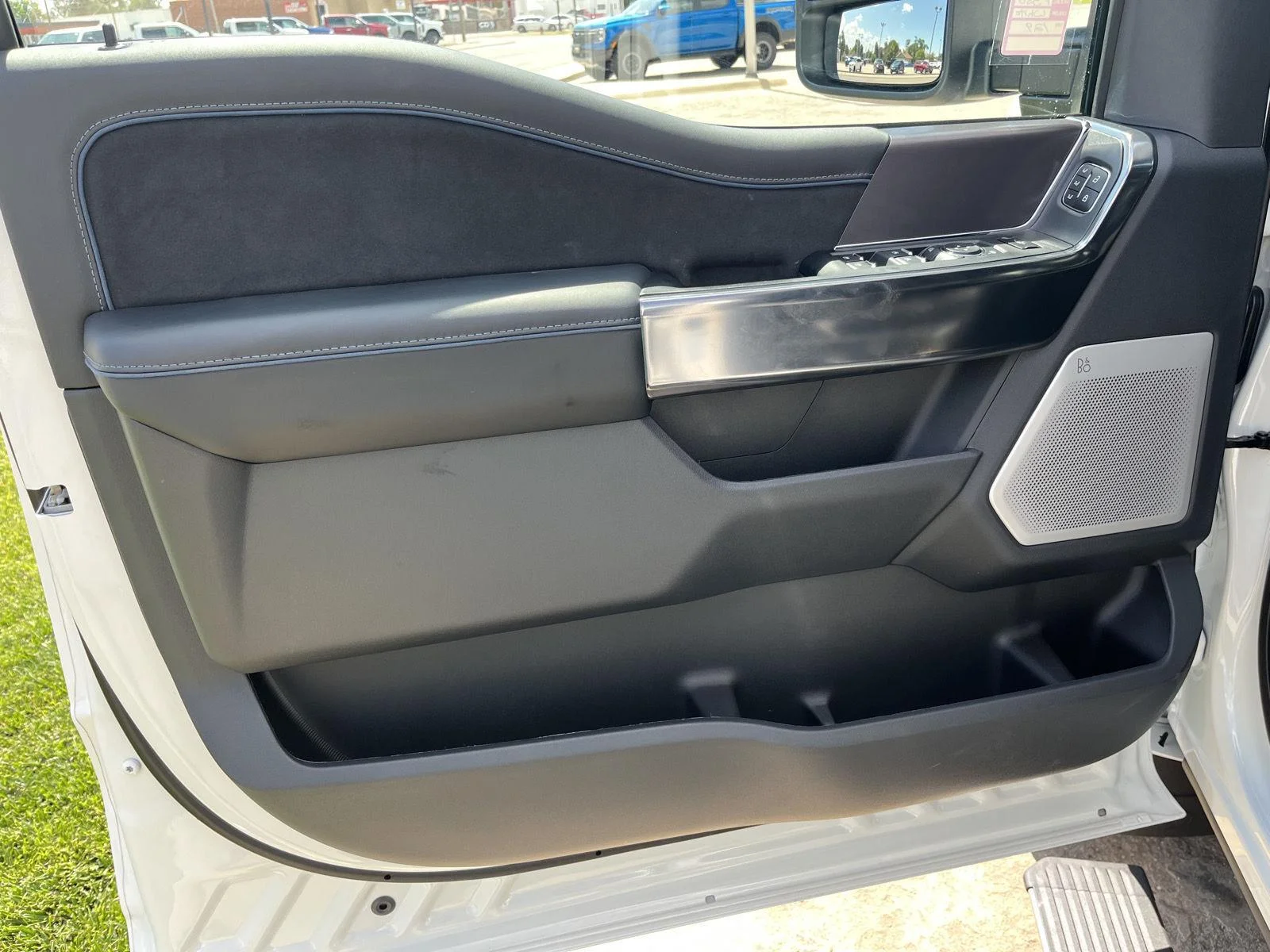 New 2026 Star White Metallic Tri-Coat Ford F-350® Platinum® image 13