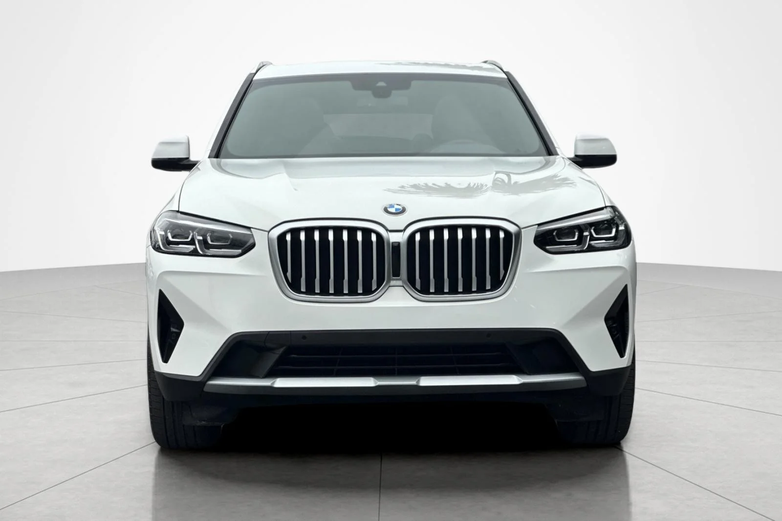 Used 2024 Alpine White BMW sDrive30i image 8