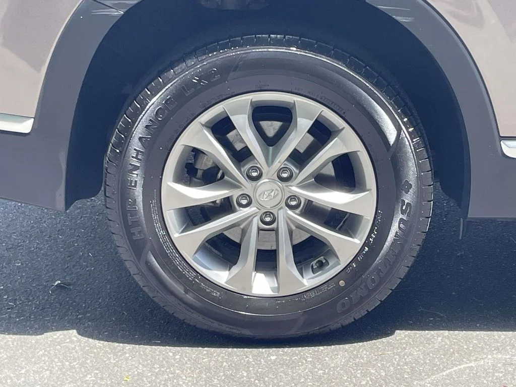 Used 2019 Brown Hyundai SE image 7