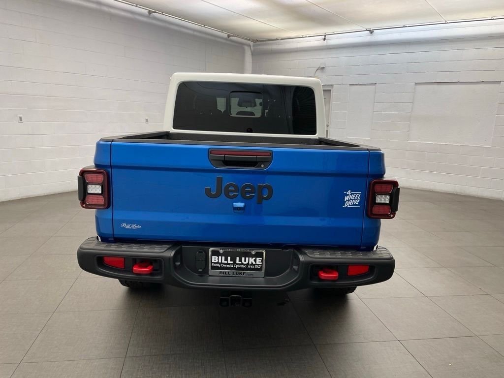 New 2026 Hydro Blue Pearl-Coat Exterior Paint Jeep Rubicon image 4