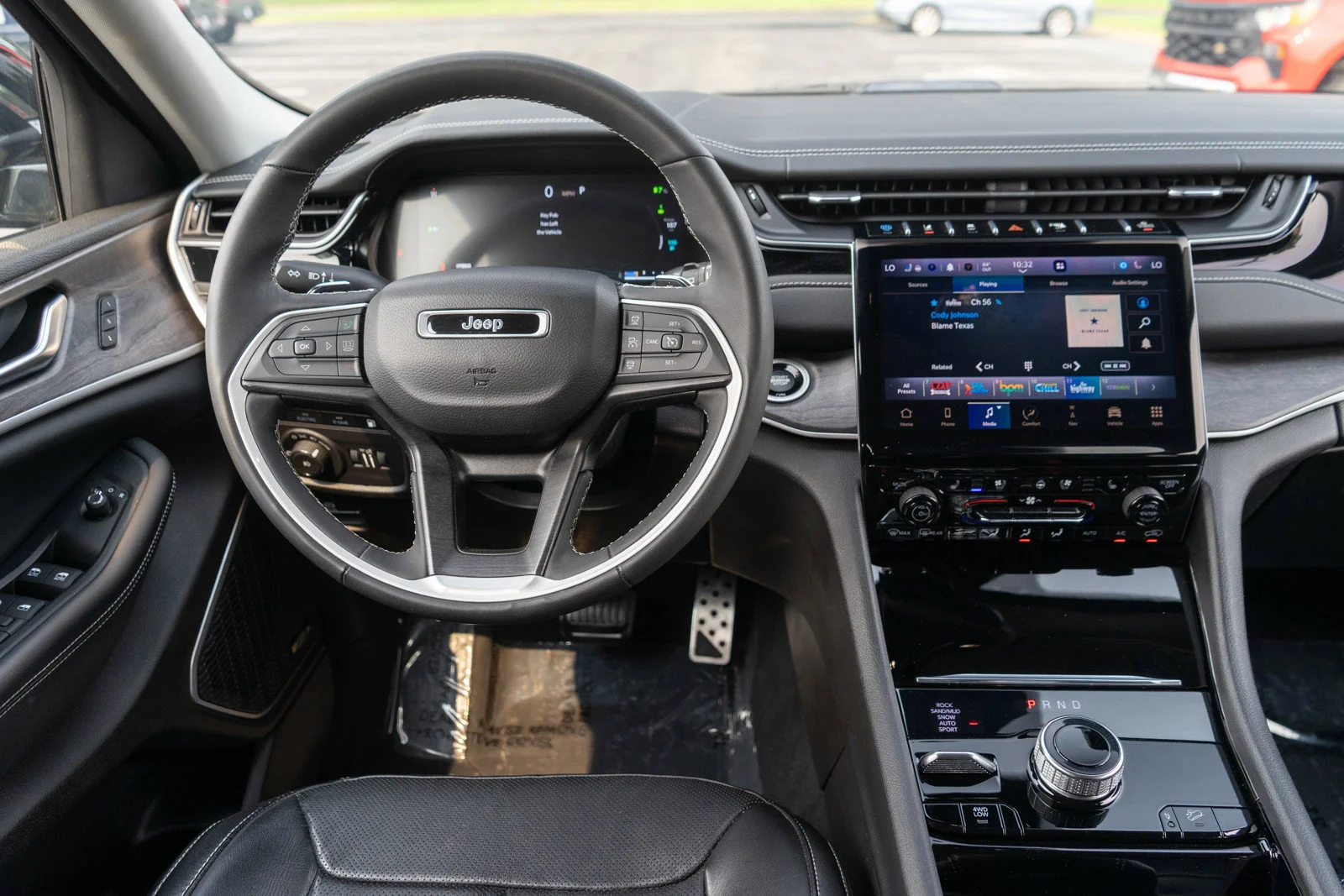 Used 2022 Diamond Black Crystal Pearlcoat Jeep 4xe image 13