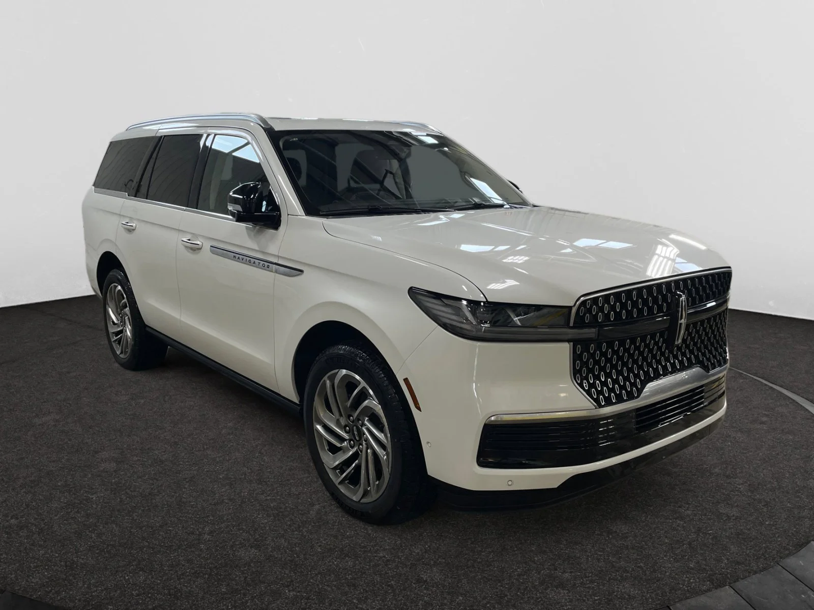 New 2025 Pristine White Metallic Tri-Coat Lincoln Reserve image 7