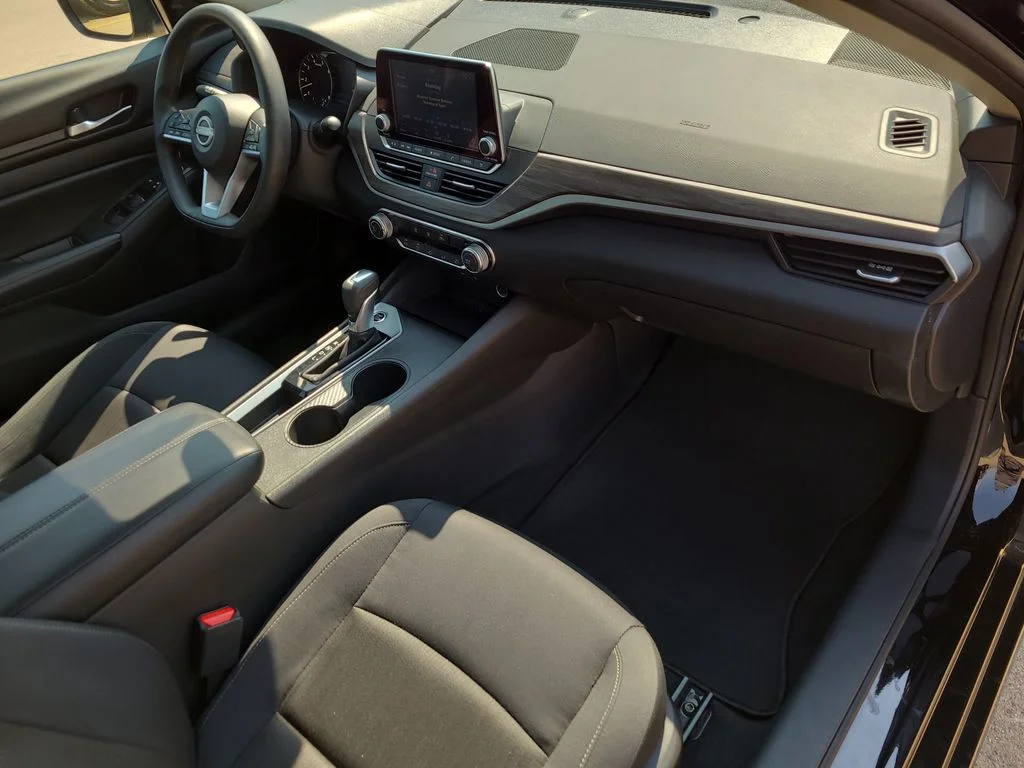 Used 2025 Black Nissan 2.5 SV image 10