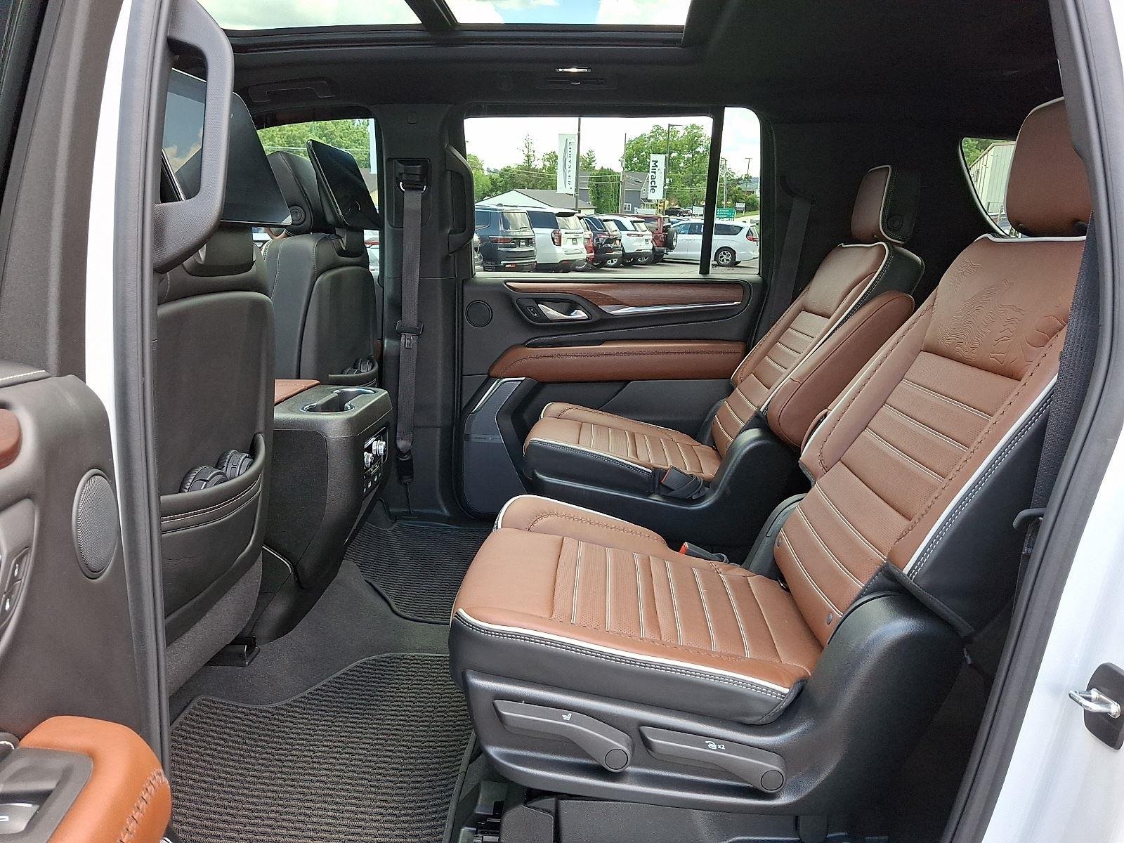 Used 2024 White Frost Tricoat GMC Denali Ultimate image 10