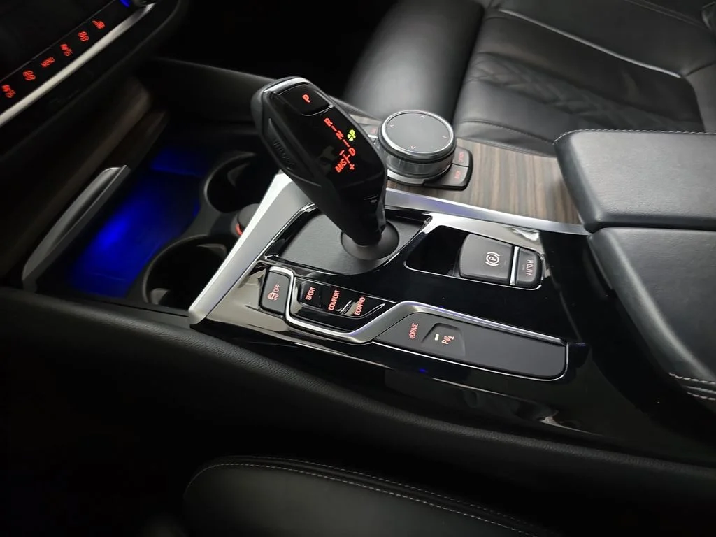 Used 2019 White Metallic BMW 530e xDrive iPerformance image 26