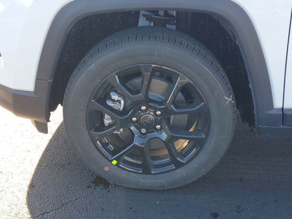 New 2026 Bright White Clearcoat Jeep Latitude image 6