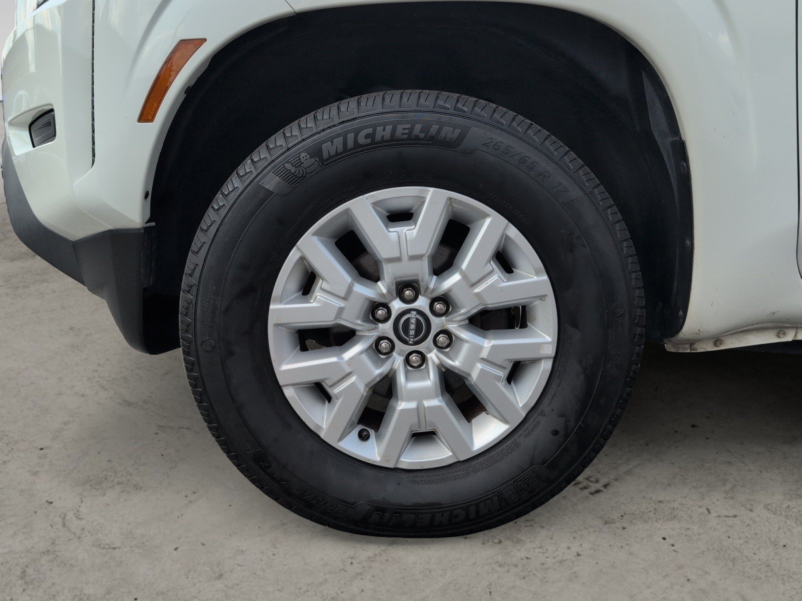 Used 2023 Glacier White Nissan SV image 25