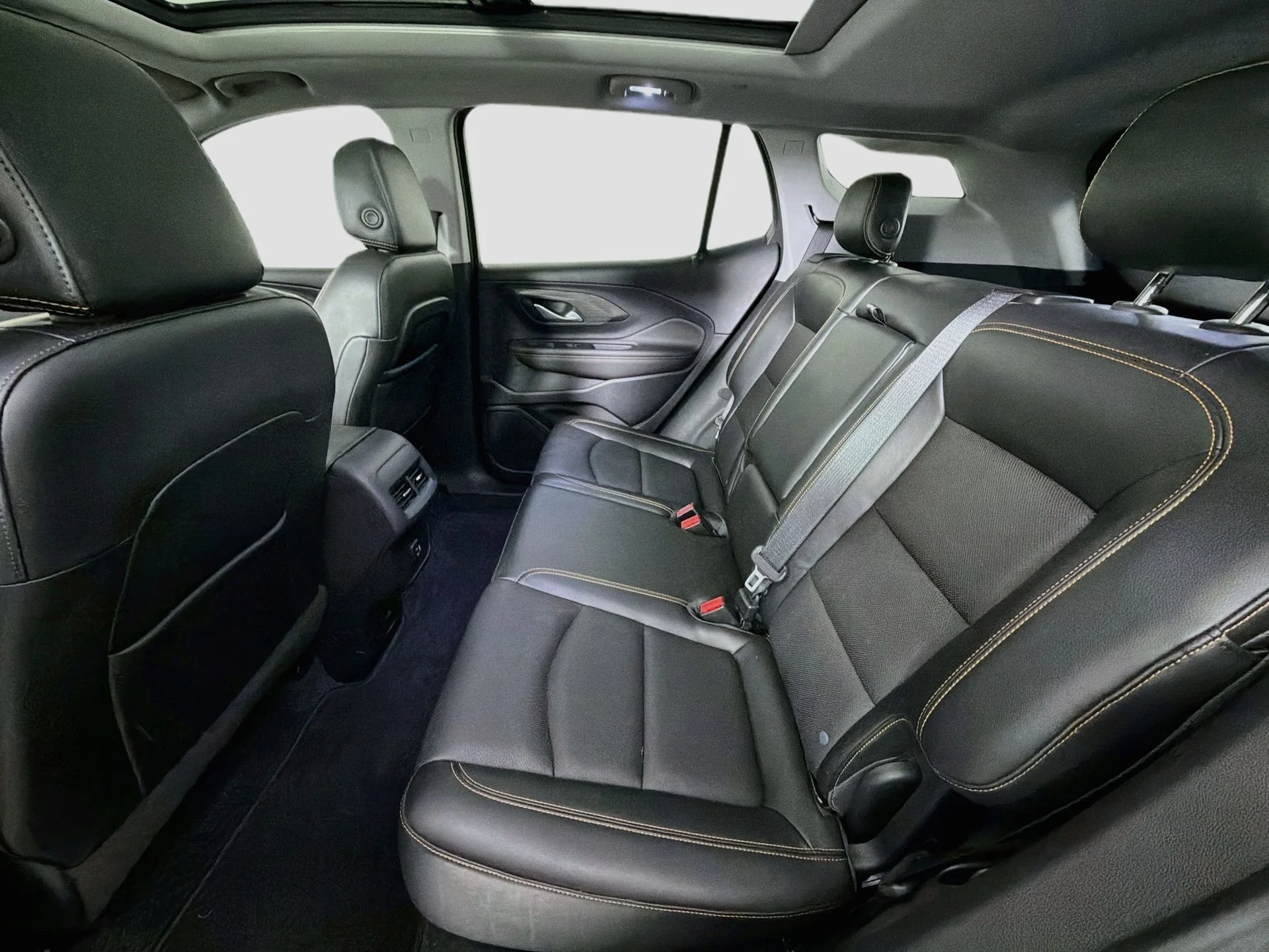 Used 2020 White GMC SLT image 24
