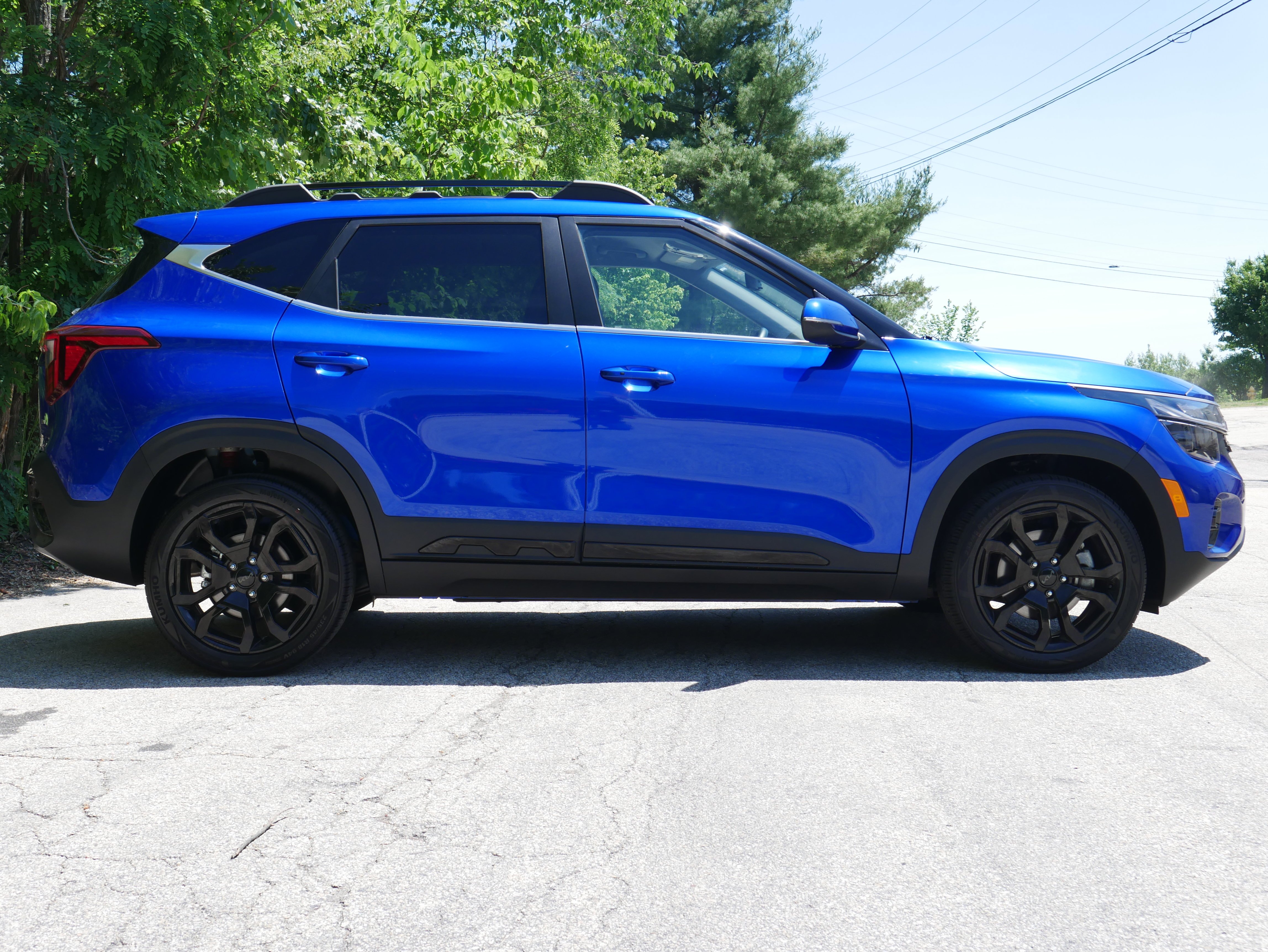 Used 2025 Neptune Blue Kia X-Line image 8