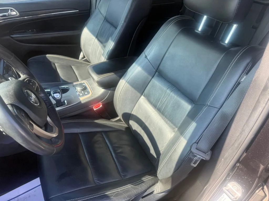 Used 2015 Brilliant Black Crystal Pearlcoat Jeep Limited image 19