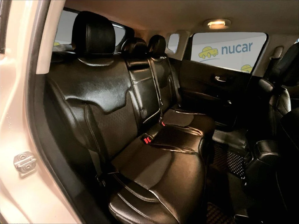 Used 2018 White Jeep Latitude image 16