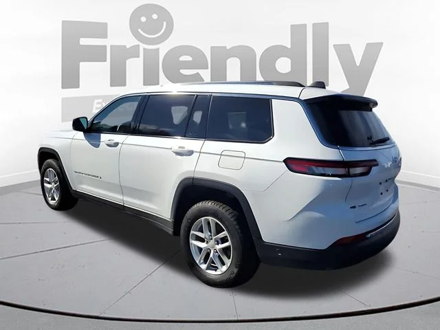 Used 2023 White Jeep Laredo image 3