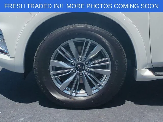 Used 2023 White INFINITI LUXE image 10