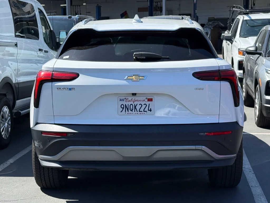 Used 2024 Summit White Chevrolet LT image 24