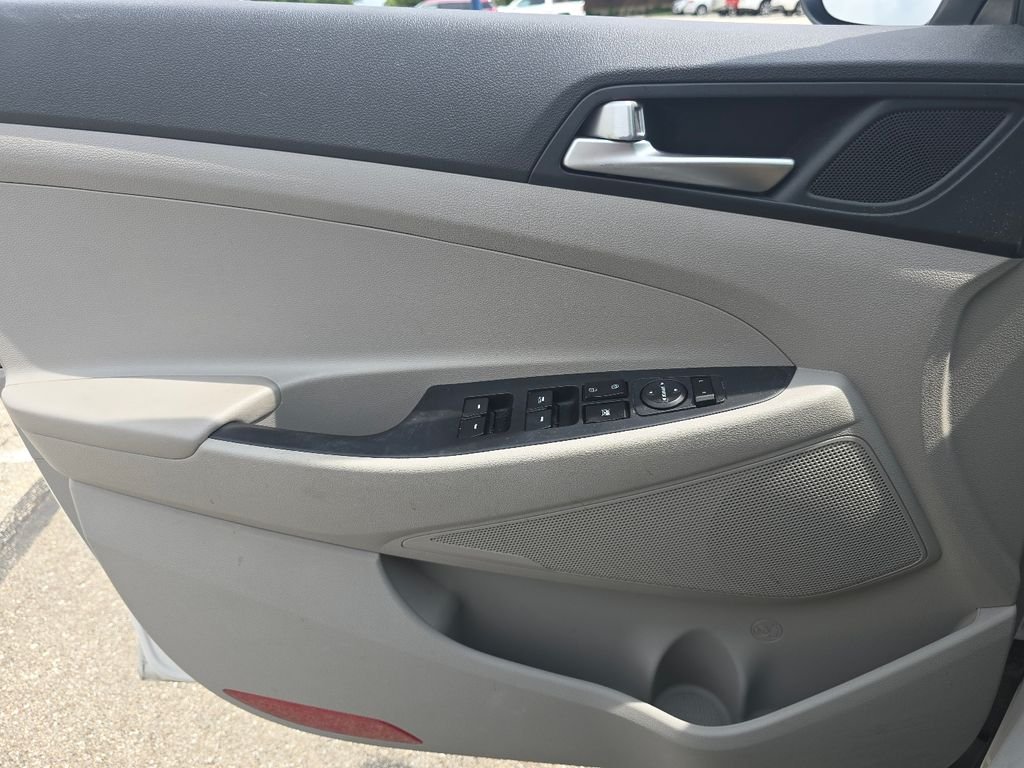 Used 2019 White Hyundai Value image 21