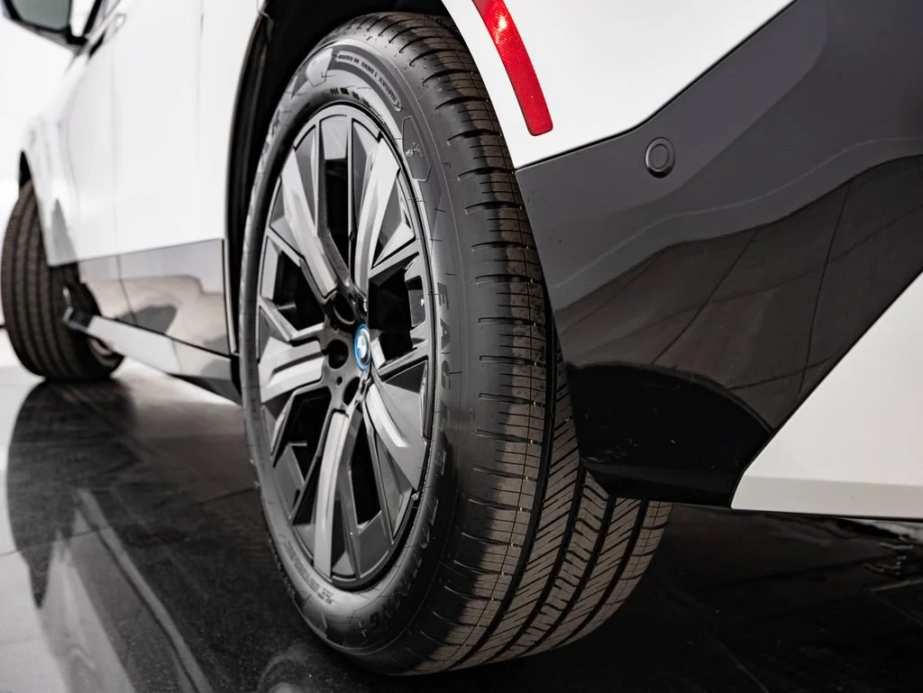 Certified Used 2025 Mineral White Metallic BMW xDrive50 image 48