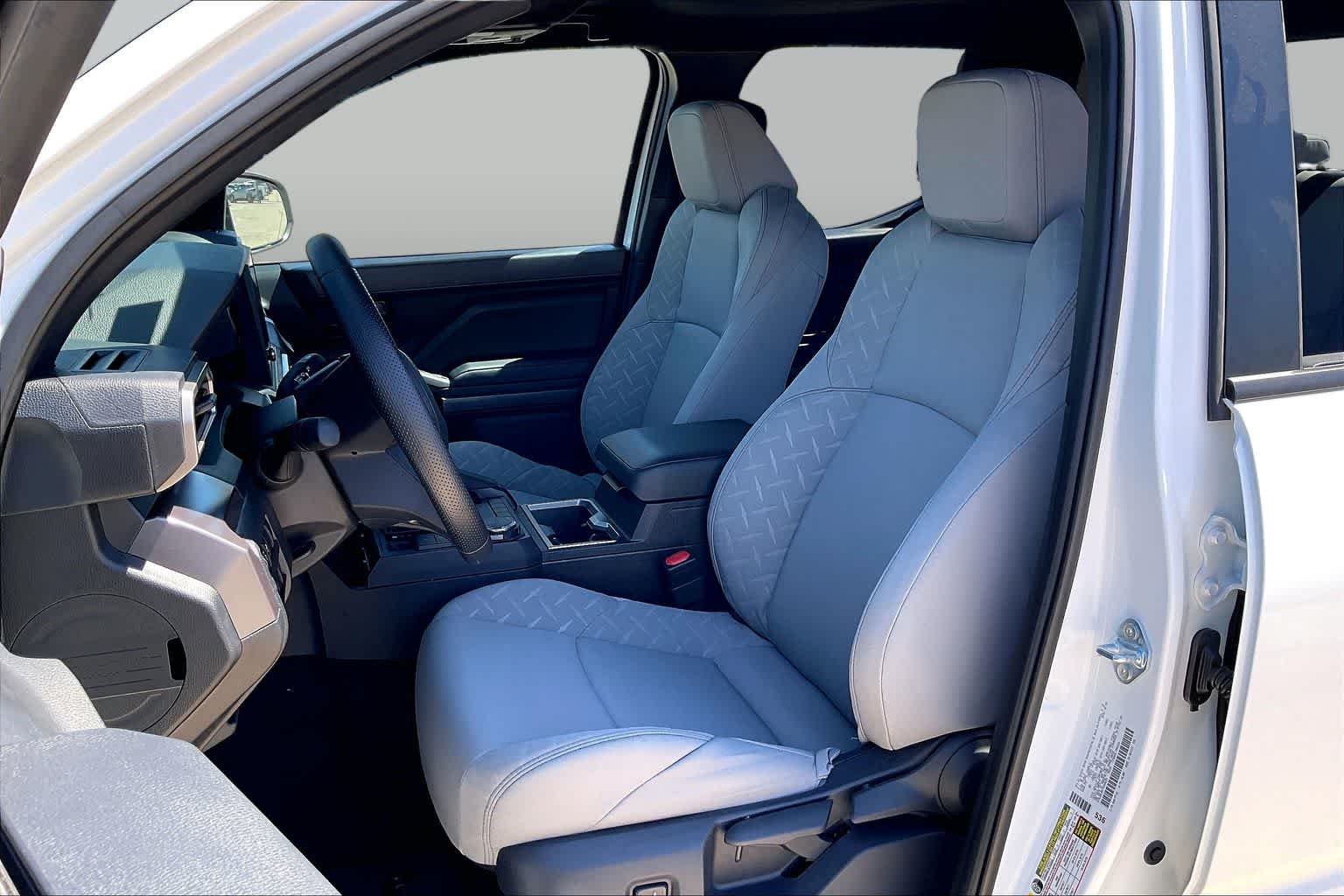 2026 Toyota Tacoma SR5 - Photo 9