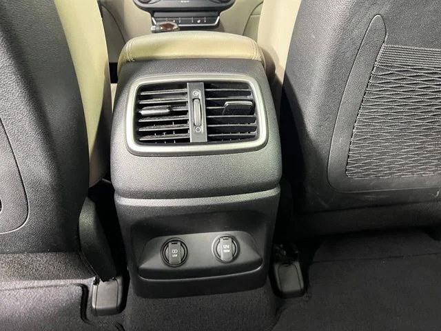 Used 2018 Red Kia LX image 28