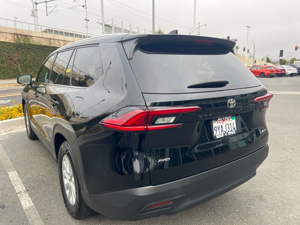 Used 2025 Black Toyota XLE image 20