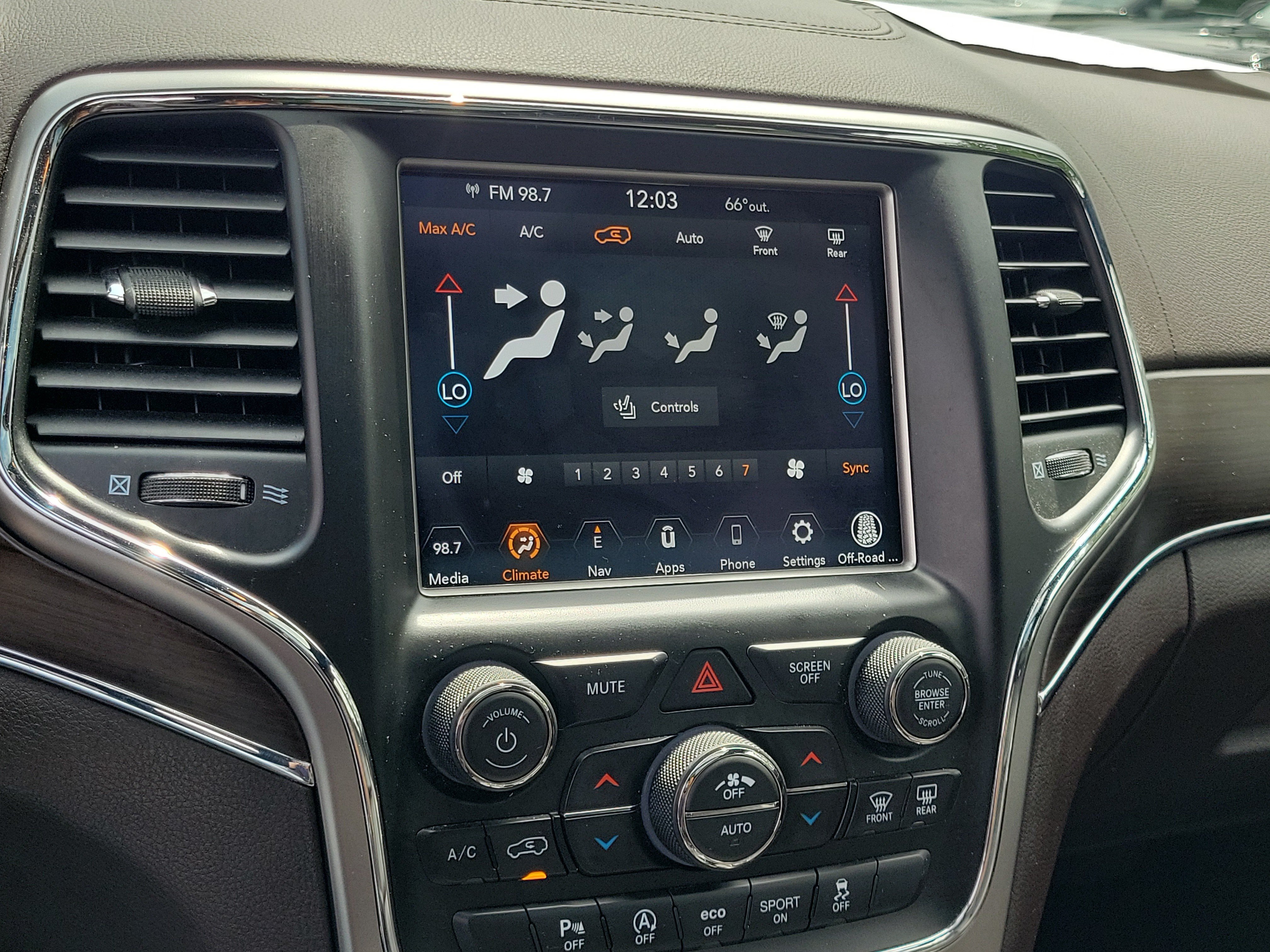 Used 2018 Ivory 3-Coat Jeep Overland image 26