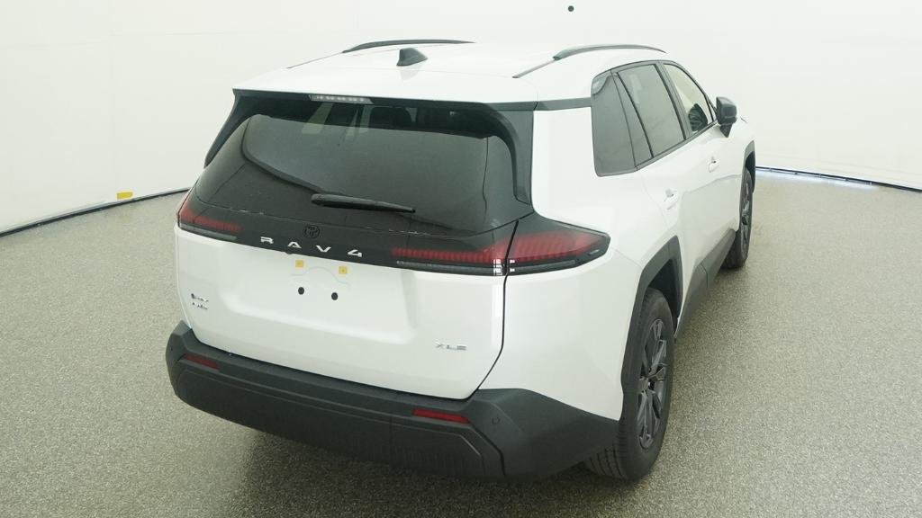 New 2026 Wind Chill Pearl Toyota XLE Premium image 11