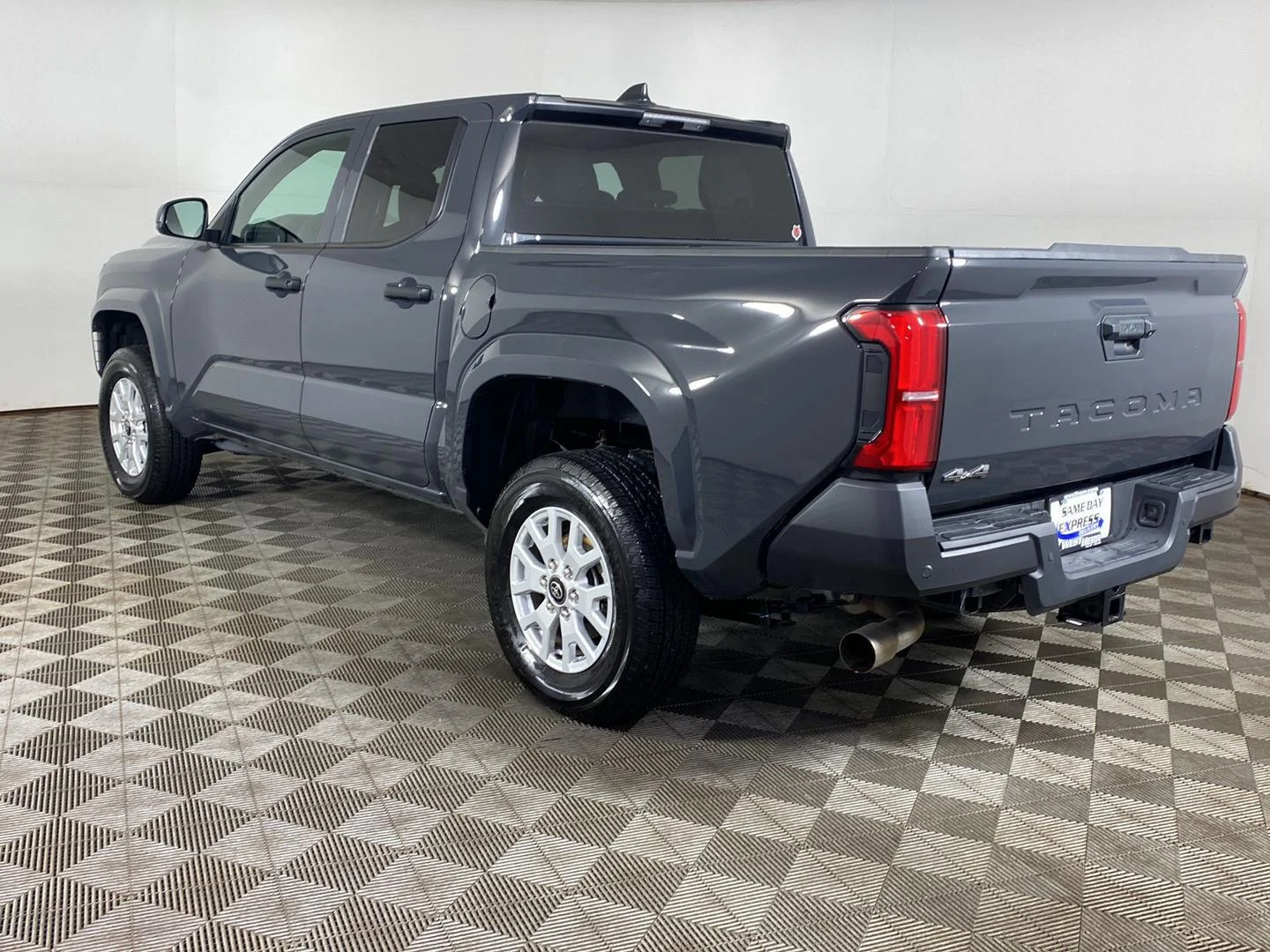 Used 2025 Underground Toyota SR image 7