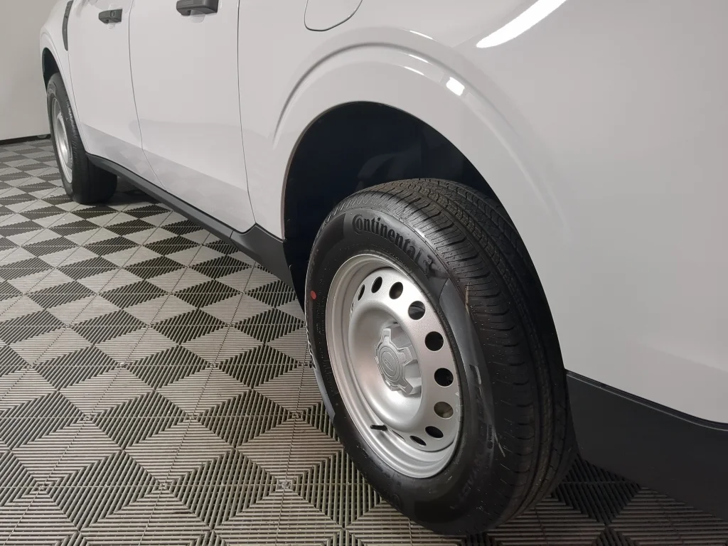 New 2026 Oxford White Ford XL image 7
