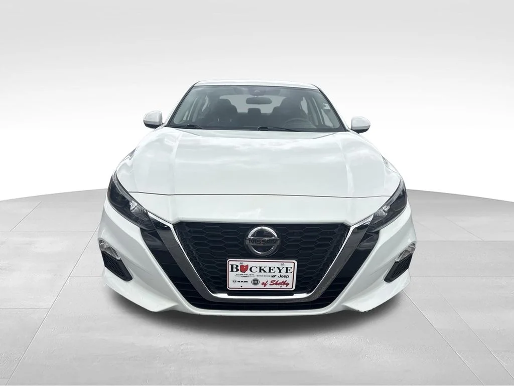 Used 2022 White Nissan 2.5 S image 9
