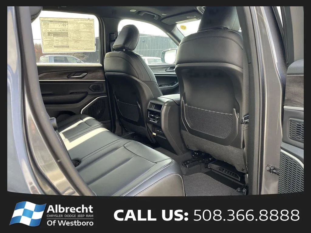 New 2026 Baltic Gray Metallic Clear-Coat Exterior Paint Jeep Limited image 13